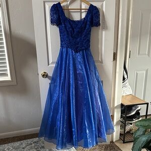 Elegant Blue Lace Women's Prom Ballgown A-line Style (Princess costume)